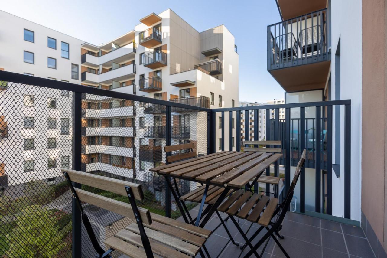 Butas Ulrychow With Parking By Renters Warsaw